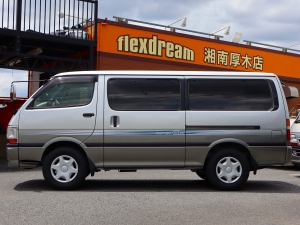 ハイエース100系アウトドア　キャンプ　車中泊　バンライフ　１BOX　ベッド　キャンピングカー