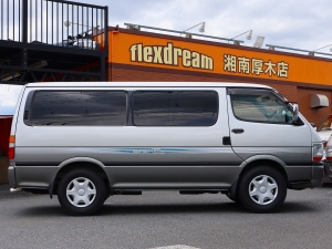 ハイエース100系アウトドア　キャンプ　車中泊　バンライフ　１BOX　ベッド　キャンピングカー