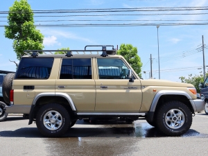 ランクル７０アウトドア　キャンプ　　ベッド　SUV　４WD