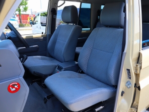 ランクル７０アウトドア　キャンプ　　ベッド　SUV　４WD