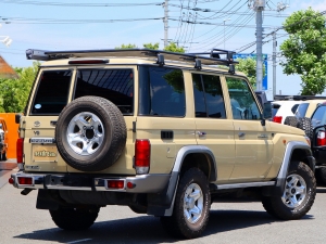 ランクル７０アウトドア　キャンプ　　ベッド　SUV　４WD