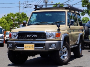 ランクル７０アウトドア　キャンプ　　ベッド　SUV　４WD