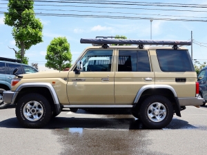 ランクル７０アウトドア　キャンプ　　ベッド　SUV　４WD