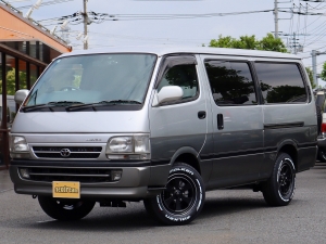 ハイエース100系アウトドア　キャンプ　車中泊　バンライフ　１BOX　ベッド　キャンピングカー