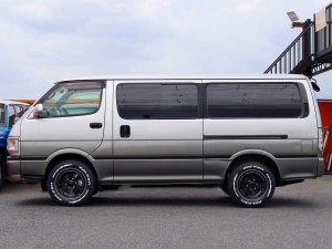 ハイエース100系アウトドア　キャンプ　車中泊　バンライフ　１BOX　ベッド　キャンピングカー