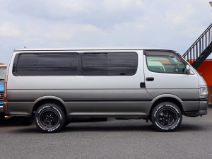 ハイエース100系アウトドア　キャンプ　車中泊　バンライフ　１BOX　ベッド　キャンピングカー