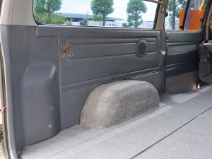 ハイエース100系アウトドア　キャンプ　車中泊　バンライフ　１BOX　ベッド　キャンピングカー