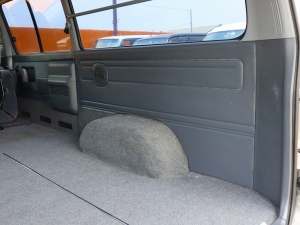 ハイエース100系アウトドア　キャンプ　車中泊　バンライフ　１BOX　ベッド　キャンピングカー