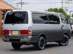 ハイエース100系アウトドア　キャンプ　車中泊　バンライフ　１BOX　ベッド　キャンピングカー