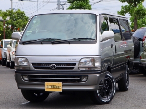 ハイエース100系アウトドア　キャンプ　車中泊　バンライフ　１BOX　ベッド　キャンピングカー