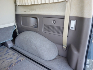 ハイエースワゴンアウトドア　キャンプ　車中泊　バンライフ　１BOX　ベッド　キャンピングカー