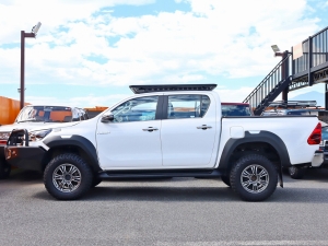 ハイラックスハイラックス　ピックアップ　ARB　ブルバー　ニトロチャージャー