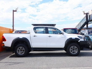 ハイラックスハイラックス　ピックアップ　ARB　ブルバー　ニトロチャージャー