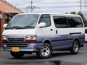 ハイエース100系アウトドア　キャンプ　車中泊　バンライフ　１BOX　ベッド　キャンピングカー
