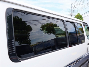 ハイエース100系アウトドア　キャンプ　車中泊　バンライフ　１BOX　ベッド　キャンピングカー