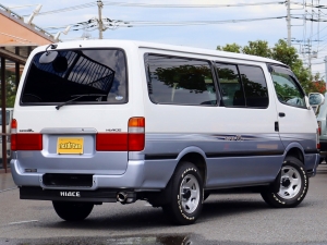 ハイエース100系アウトドア　キャンプ　車中泊　バンライフ　１BOX　ベッド　キャンピングカー
