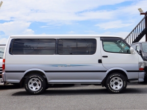 ハイエース100系アウトドア　キャンプ　車中泊　バンライフ　１BOX　ベッド　キャンピングカー