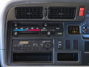 ハイエース100系後期型　最終型　車中泊　バンライフ　１BOX　ベッド　キャンピングカー