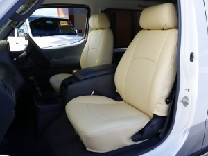 ハイエース100系後期型　最終型　車中泊　バンライフ　１BOX　ベッド　キャンピングカー