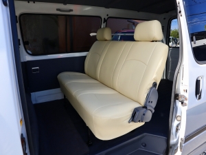 ハイエース100系後期型　最終型　車中泊　バンライフ　１BOX　ベッド　キャンピングカー