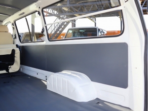 ハイエース100系後期型　最終型　車中泊　バンライフ　１BOX　ベッド　キャンピングカー