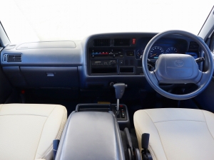 ハイエース100系後期型　最終型　車中泊　バンライフ　１BOX　ベッド　キャンピングカー