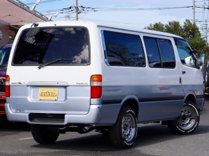 ハイエース100系後期型　最終型　車中泊　バンライフ　１BOX　ベッド　キャンピングカー