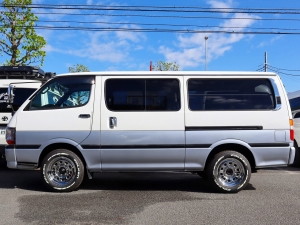 ハイエース100系後期型　最終型　車中泊　バンライフ　１BOX　ベッド　キャンピングカー