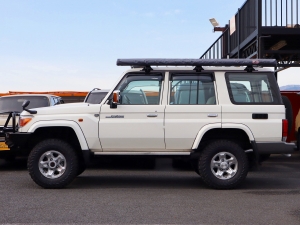 ランクル７０70　バン　５速　MT　再販モデル　４WD
