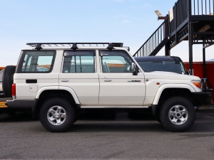 ランクル７０70　バン　５速　MT　再販モデル　４WD