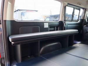 ハイエースバンアウトドア　キャンプ　車中泊　バンライフ　１BOX　ベッド　キャンピングカー