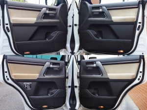 ランクル２００ランクル　２００　AX　パール　V8