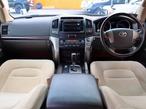 ランクル２００ランクル　２００　AX　パール　V8