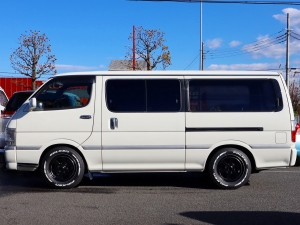 ハイエース100系アウトドア　キャンプ　車中泊　バンライフ　１BOX　ベッド　キャンピングカー