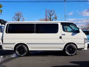 ハイエース100系アウトドア　キャンプ　車中泊　バンライフ　１BOX　ベッド　キャンピングカー