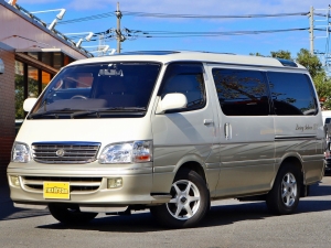 ハイエース100系アウトドア　キャンプ　車中泊　バンライフ　１BOX　ベッド　キャンピングカー