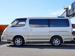 ハイエース100系アウトドア　キャンプ　車中泊　バンライフ　１BOX　ベッド　キャンピングカー
