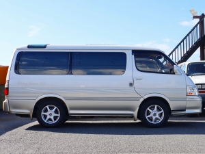 ハイエース100系アウトドア　キャンプ　車中泊　バンライフ　１BOX　ベッド　キャンピングカー