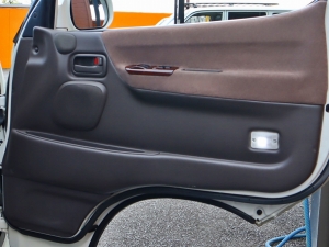 ハイエース100系アウトドア　キャンプ　車中泊　バンライフ　１BOX　ベッド　キャンピングカー