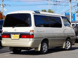 ハイエース100系アウトドア　キャンプ　車中泊　バンライフ　１BOX　ベッド　キャンピングカー