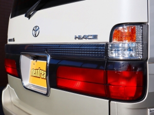 ハイエース100系アウトドア　キャンプ　車中泊　バンライフ　１BOX　ベッド　キャンピングカー