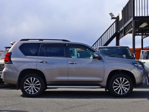 ランクルプラドキャンプ　アウトドア　レジャー　４ＷＤ　ＳＵＶ