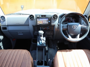 ランクル７０キャンプ　アウトドア　SUV