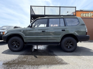 ランクルプラドキャンプ　車中泊　丸目フェイス