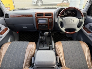 ランクルプラド95系キャンプ　車中泊　丸目フェイス