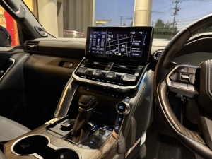 ランドクルーザー３００ツインターボディーゼル　リフトアップ