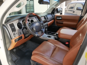 セコイアレッドロック　新車並行　