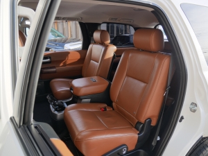 セコイアレッドロック　新車並行　