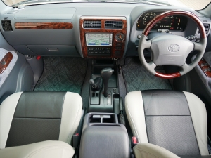 ランクルプラド後期型　2.7L　NEWペイント