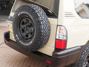 ランクルプラド後期型　2.7L　NEWペイント